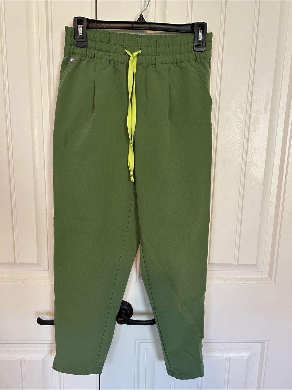 Women’s Figs Fern high waisted Lille tapered Pants and Natal flutter top.